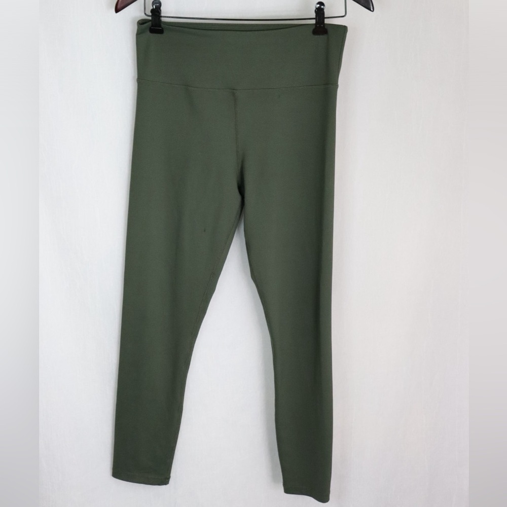 ZYIA Olive Green 7/8 Leggings | FLAWED